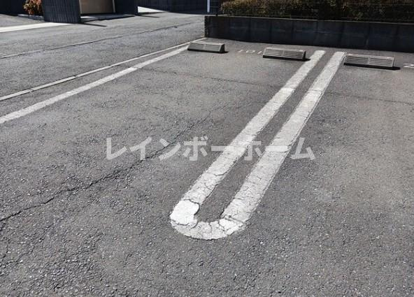 フォンターナの駐車場