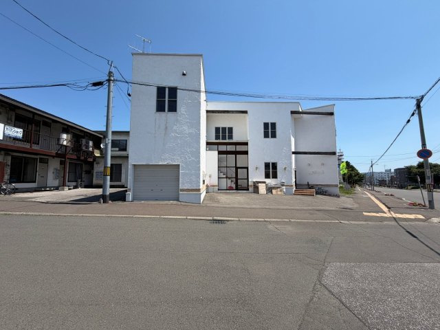 北見市北斗町３丁目１番地１１　住宅兼店舗の駐車場