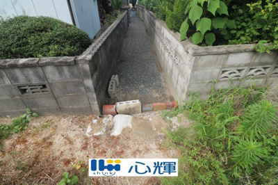 【前面道路含む現地写真】 | 大字小野田（竜王中学校南側）・非住宅用地（83坪） | 2026年7月29日撮影
道幅約1.2ｍです。