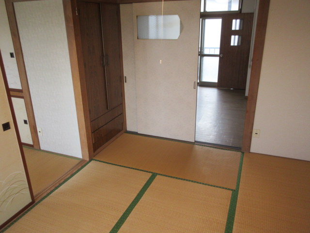 川原井マンションの和室