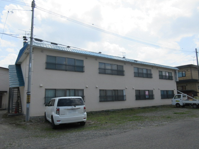 川原井マンションの駐車場
