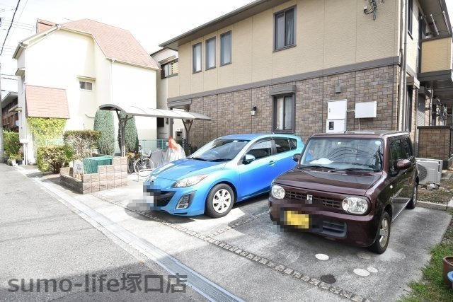 モンテローザの駐車場