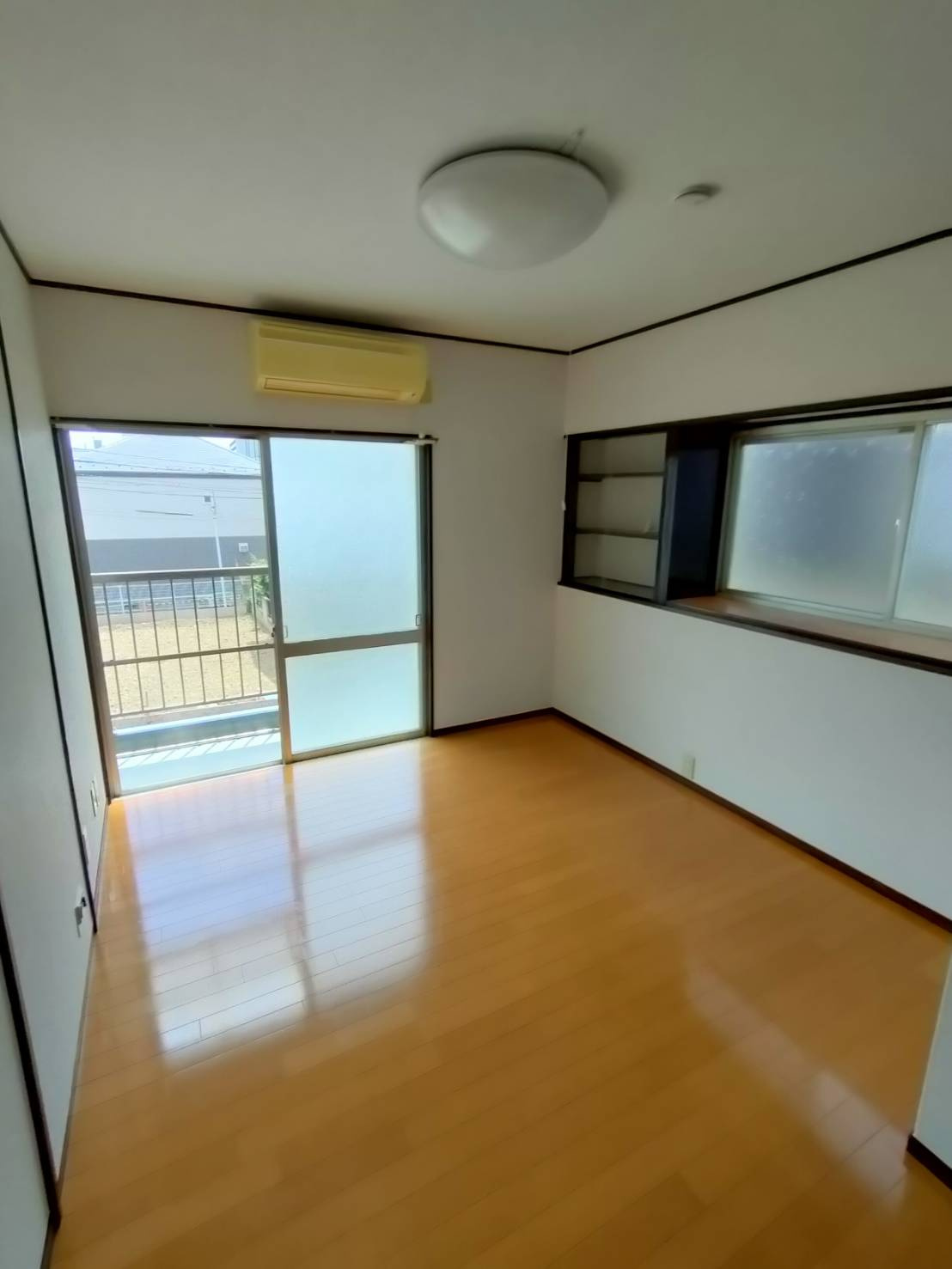 府中市朝日町１丁目の一戸建ての居間・リビング