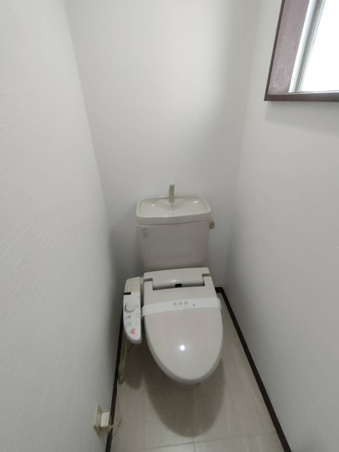 府中市朝日町１丁目の一戸建てのトイレ
