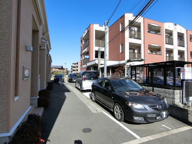 シエスタ千里丘の駐車場