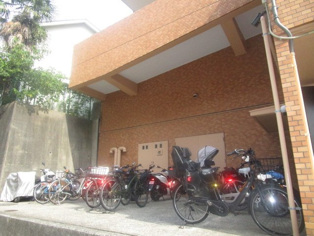 山王森タウンビル（横浜市神奈川区三枚町108-7）貸倉庫・事務所の外観