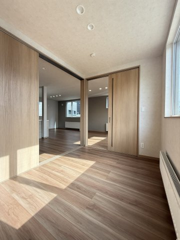 川北5条1丁目の洋室|落ち着いた色調の洋室です