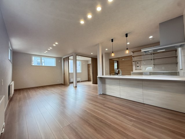 川北5条1丁目の居間・リビング|ゆったりとした居間です！