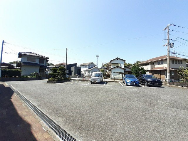 【駐車場】 | ソレアード本城Ａ | 駐車場完備です