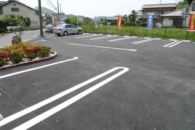 【駐車場】 | ファミール　メゾン | 駐車場完備です