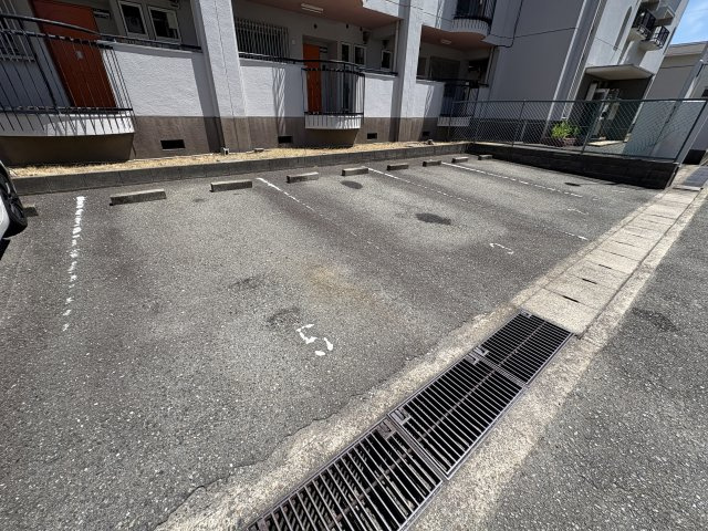 リバーサイドハイツの駐車場