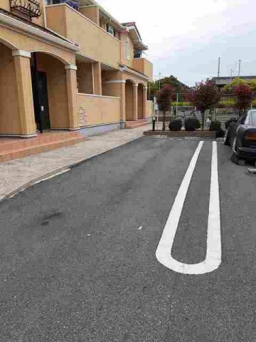 サンレミ・国森Ｂの駐車場|車をお持ちの方に嬉しい駐車場付きの物件です