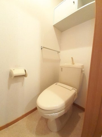 サンレミ・国森Ｂのトイレ|落ち着いた色調のトイレです