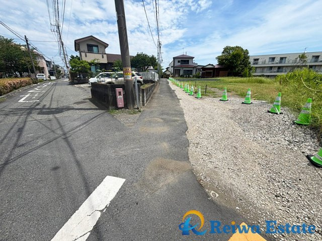 売地　茅ヶ崎市小桜町の前面道路含む現地写真