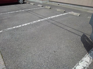 【駐車場】 | フォレスト参番館 | 駐車場があるので、車を買う予定の方も安心です
