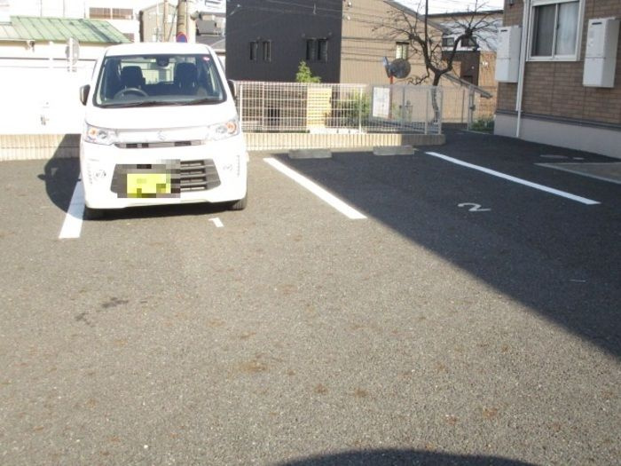 メゾンベール　イーストの駐車場