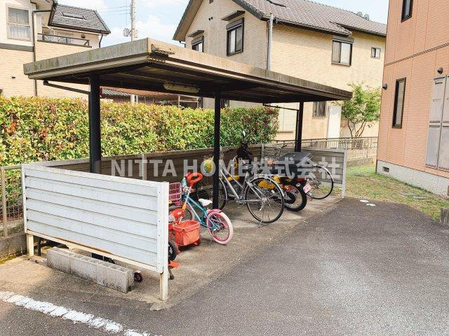 サンパティークのエントランス|専用の駐輪場が付いています◎