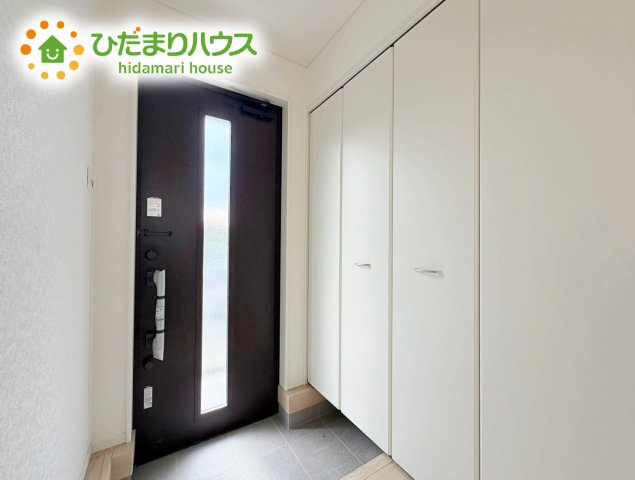 いわき市四倉町第19　新築戸建　1号棟の玄関|スニーカーマニアも納得の天井まであるシューズボックス!(^^)!