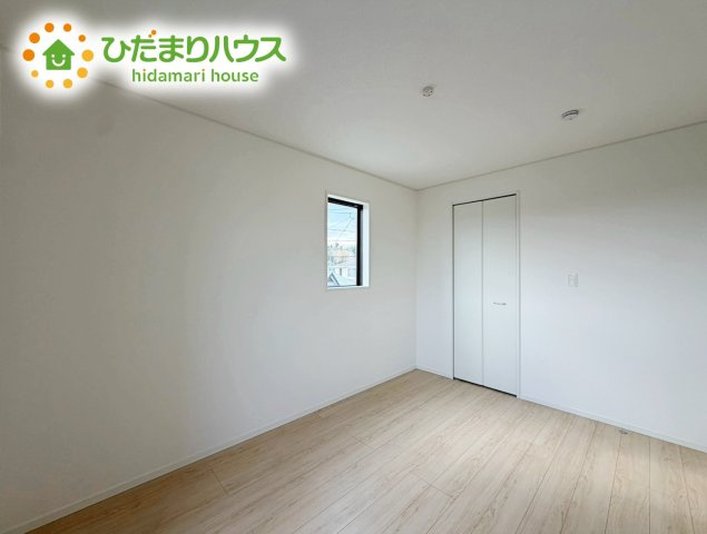 いわき市四倉町第19　新築戸建　1号棟の寝室|バルコニーに面していて、たっぷり光りの入る明るい主寝室です！