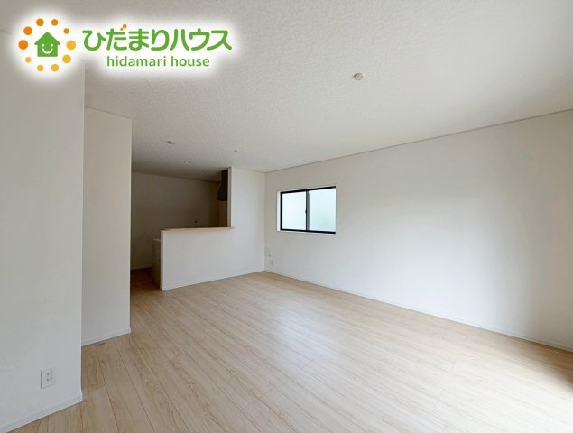 いわき市四倉町第19　新築戸建　1号棟の居間・リビング|リビング大きな窓からは、暖かな日の光が降り注ぎます・・・
