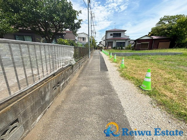 売地　茅ヶ崎市小桜町の前面道路含む現地写真