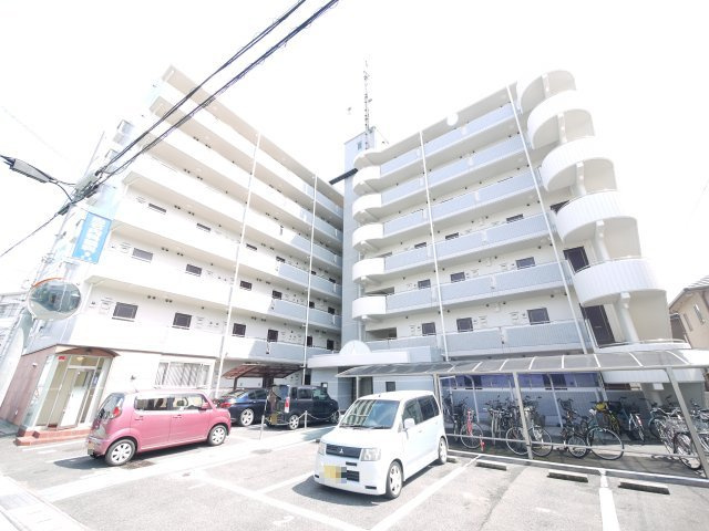 アルフィーネ厚生町の駐車場