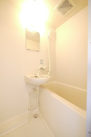アルフィーネ厚生町の浴室|※写真は別の部屋のものです。