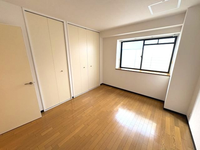 エリム摩耶の寝室