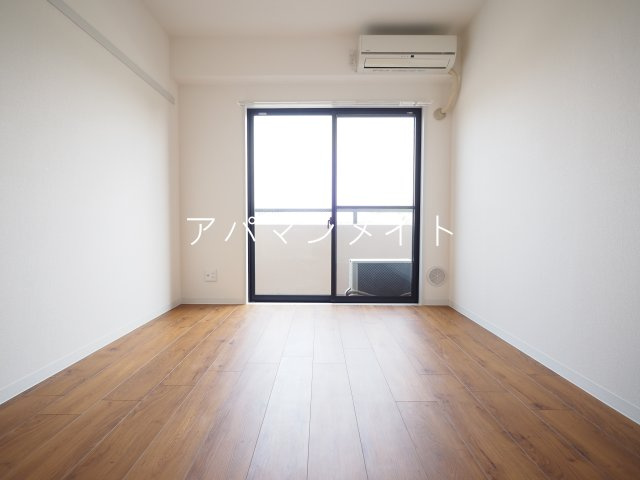【居間・リビング】 | PLENDY-HILLS戸塚 | こちらのリビングで趣味の時間をお楽しみください