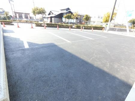 ビーライフの駐車場