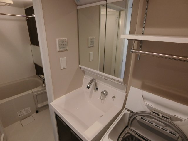 川崎市中原区上丸子山王町１丁目の賃貸マンションの独立洗面台|他のお部屋の参考写真となります。
