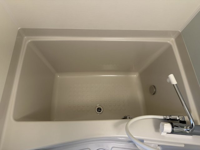 稲城市東長沼のアパートの浴室