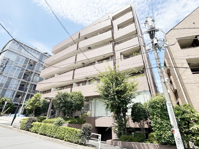 【外観】 | グランディ代官山 | 手入れの行き届いた外壁やエントランスなど、「見ればわかる」レベルで清潔感を保ったマンションです。築年数を感じさせない姿で皆様をお出迎えします。～即日のご見学可能～　お問合せはお気軽にどうぞ。
