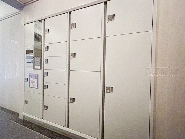 【設備】 | グランディ代官山 | 仕事をしたり、家をあけがちな人にとっては必須となる、宅配BOX。ネット通販や宅配サービスの利用頻度が高い人にとっても、うれしい設備です。～即日のご見学可能～　お問合せはお気軽にどうぞ。