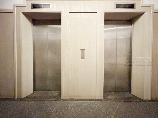 【設備】 | グランディ代官山 | 複数のエレベーターが皆さんの昇降を手助けしてくれます。朝の出勤通勤ラッシュ時には複数あるありがたみを感じられます。～即日のご見学可能～　お問合せはお気軽にどうぞ。
