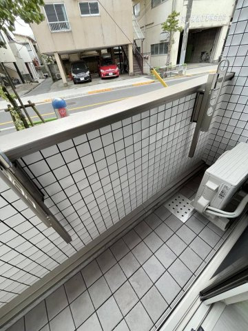 ジョルニ　フェリーチのバルコニー