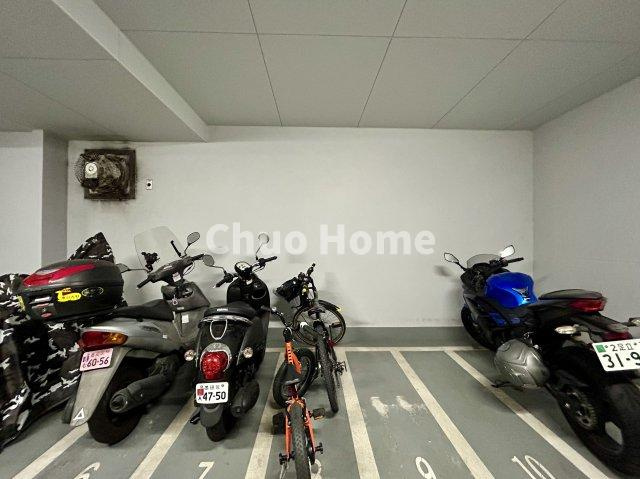 マークゼロワン曳舟レジデンスの駐車場|【バイク置場】最新の空き状況や費用などの詳細は担当スタッフまでお問い合わせください。