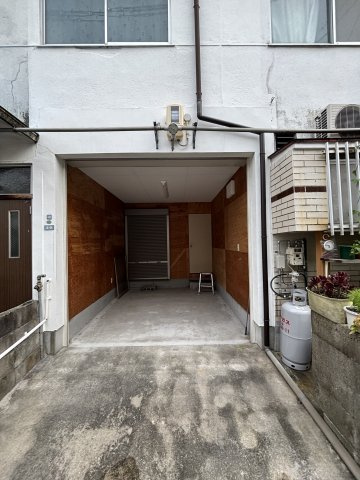 勝川町4　倉庫兼事務所の駐車場