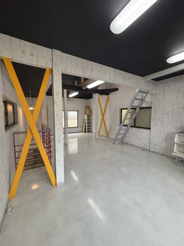 養父元町貸店舗の内装