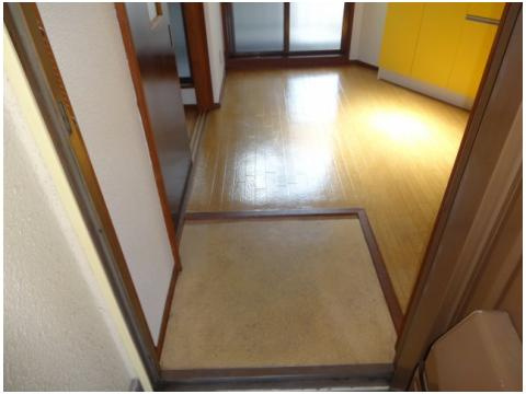 高槻市春日町の賃貸マンションの玄関