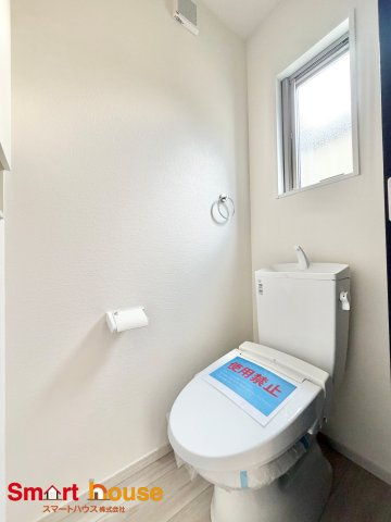 八王子市鹿島2期　新築全2棟のトイレ|節水型でエコなトイレには今では当たり前のウォシュレット付き。換気機能も着いているので常に快適ですね♪
