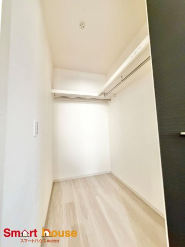 八王子市鹿島2期　新築全2棟の収納|ウォークインクローゼットのある住まいで収納上手な生活を実現！箱物や思い出の品もたっぷり収納できます♪
