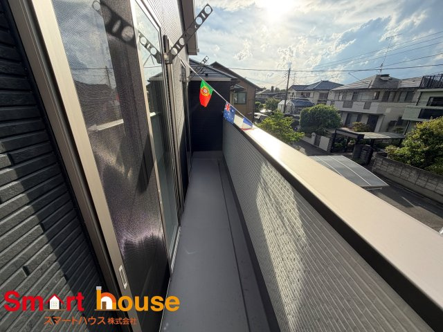八王子市鹿島2期　新築全2棟のバルコニー|朝の澄んだ空気や清々しい風を五感で感じるバルコニー♪四季の移ろいを感じられる心地よい自然の空間です。
