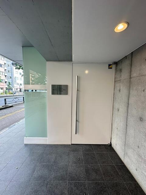 ラティエラ文京音羽の外観|建物入り口