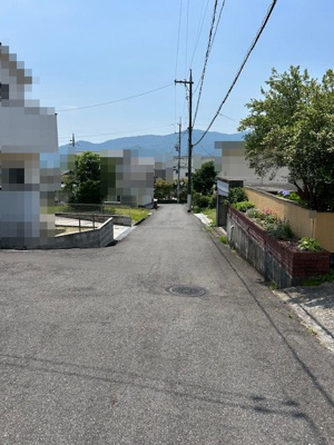 【前面道路含む現地写真】 | 東広島市黒瀬楢原北３丁目　松風苑第二