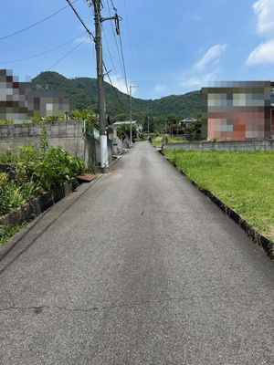 【前面道路含む現地写真】 | 東広島市黒瀬楢原北３丁目　松風苑第二