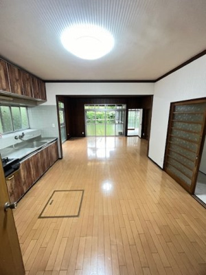 【居間・リビング】 | 広島市安佐北区口田南７丁目　収益物件