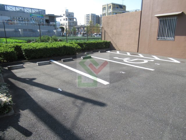 リベルタヴィラの駐車場