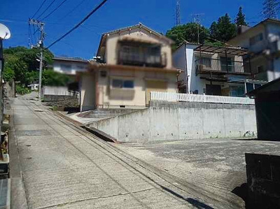 【前面道路含む現地写真】 | 呉市望地町　収益戸建