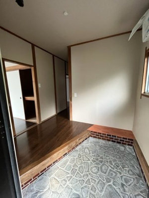 【玄関】 | 広島市安佐北区可部9　収益物件